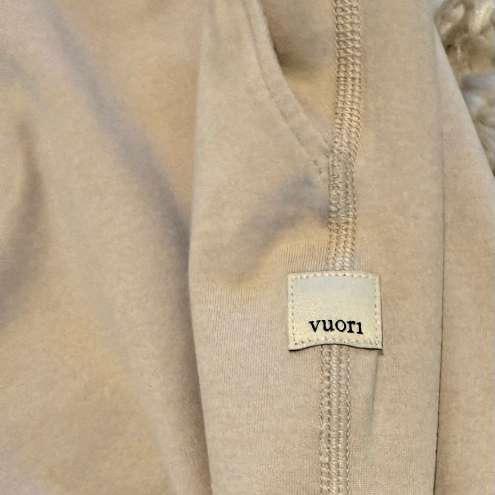 Vuori Women’s NWT Ecru Heather Performance Joggers - Picture 8 of 10
